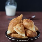 Nijedno jelo, čak ni pita, nema toliko imena kao ovi mali, prženi, balkanski hljepčići zvani peksimeti, lokumi, mekeke, uštpici, poderane gaće…