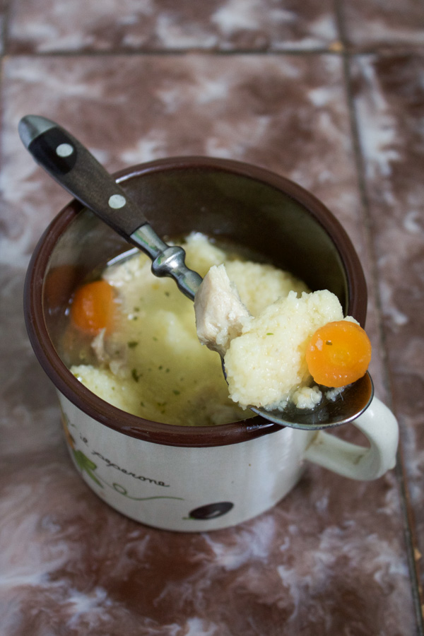 chicken soup with egg and gritz drops pileca supica s noklicama -01