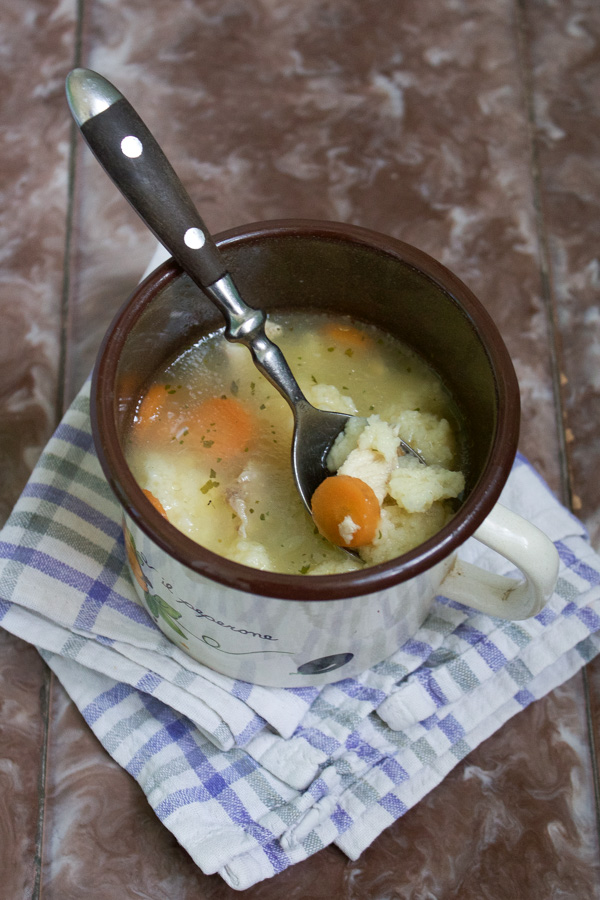 chicken soup with egg and gritz drops pileca supica s noklicama -303