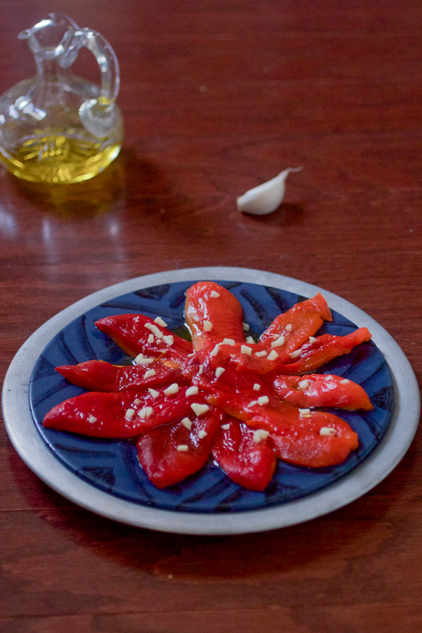 00 roasted red peppers and garlic salad with olive oil salata od pecenih paprika