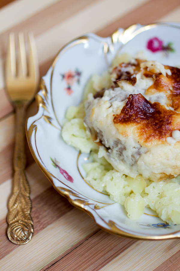 hamburger patties with bechamel sauce djulbastije 02