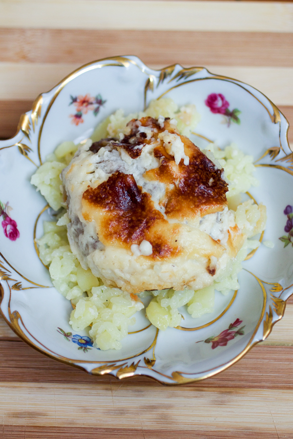 hamburger patties with bechamel sauce djulbastije