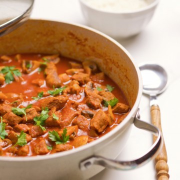 Stew in a pan, sideview.