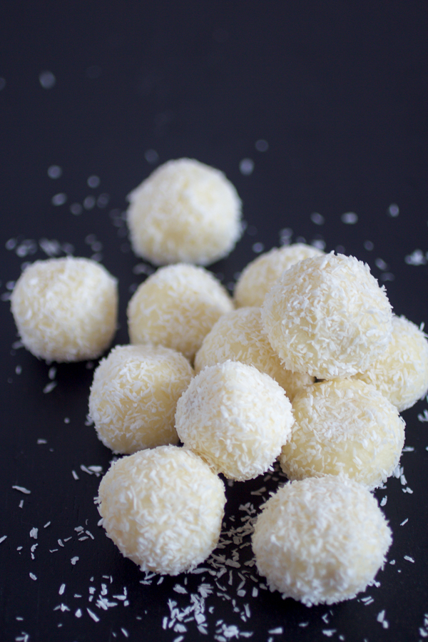 Raffaello Coconut Balls - Del's cooking twist