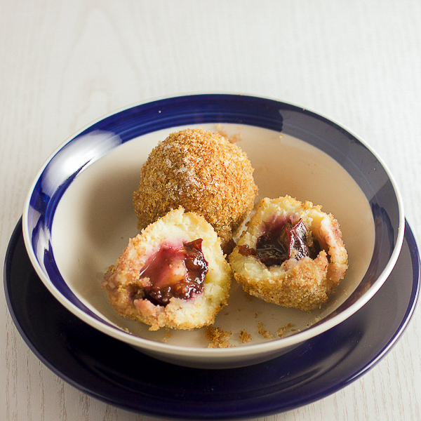 20160920-knedle-balkan-plum-dumplings-square