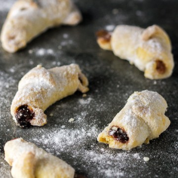 Perfect three ingredient crescents (margarine, eggs, and flour) filled with jam and baked. Classic combo for the win!
