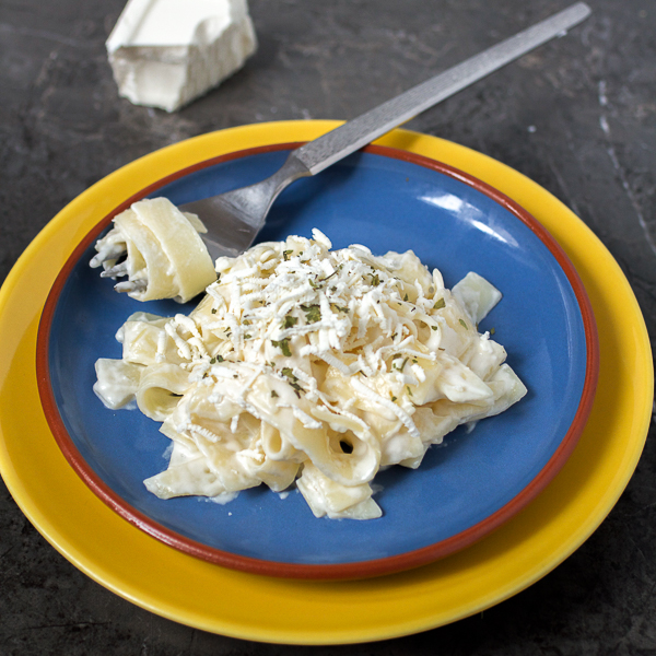 tagliatelle-with-feta-cheese-omac00