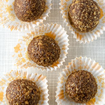 Chocolate walnut truffles, just the right amount of sweetness and the right amount of crunch. 30-min from start to finish.