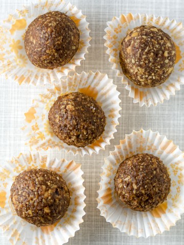 Chocolate walnut truffles, just the right amount of sweetness and the right amount of crunch. 30-min from start to finish.