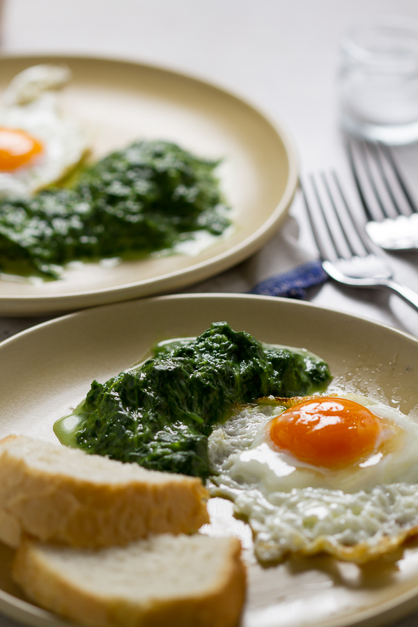 Sautéed spinach, a sophisticated way to eat more greens. This velvety side dish requires minimal preparation is ready in 25 minutes. 