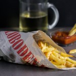 Zlatno-žut, mekan sa pravom dozom hrskavosti, ovaj domaći pomfrit će se topiti u vašim ustima. Ako prije niste pravili pomfrit kod kuće, danas je vaš dan!