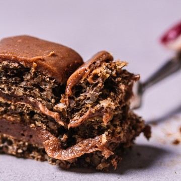 hazelnut, chocolate hazelnut cake, hazelnut benefits | balkanlunchbox.com
